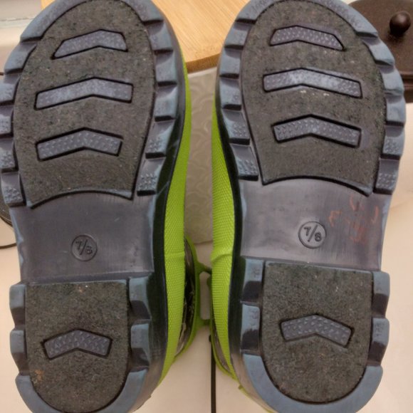 Lily and Dan black and lime green dinosaur fossil rainboots KIDS size 7/8 - Picture 5 of 7